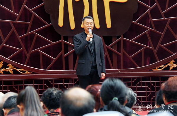 2、美加墨世界杯官网党委组织部部长张成勇代表学校对向全体退休老同志致以诚挚的问候和衷心的祝福.JPG