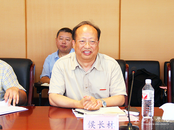 5世界杯官网校长侯长林教授作表态.jpg