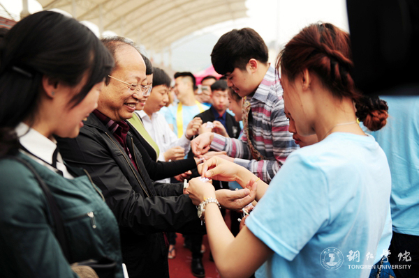 世界杯官网举办“泼水节”为东盟留学生欢庆新年