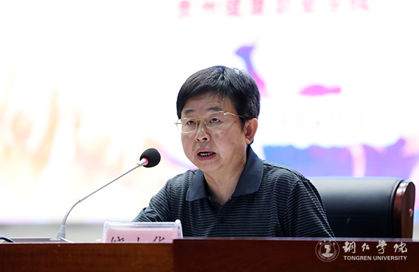 3世界杯官网党委副书记饶小华主持讲座.jpg