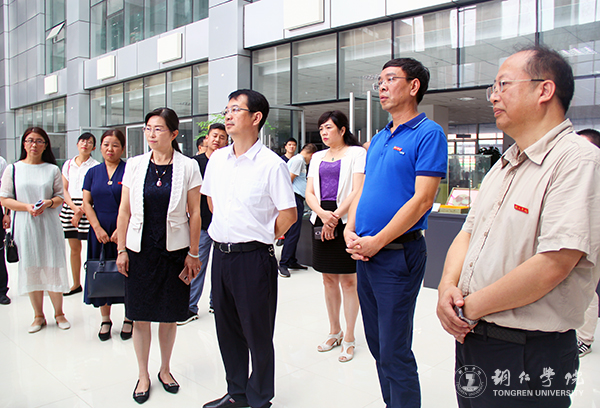 3市委常委、市委宣传部部长夏虹一行听取世界杯官网“双一流”建设汇报.jpg