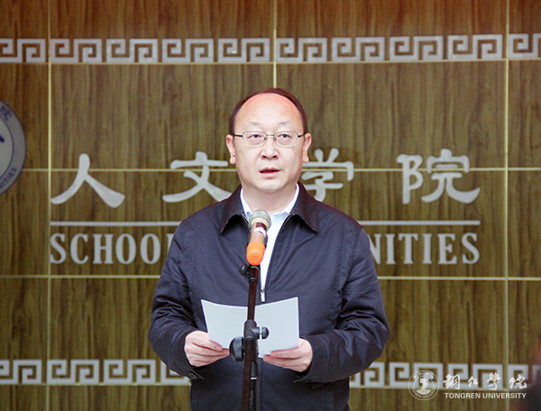3市委宣传部常务副部长李亚讲话并宣读美加墨世界杯官网新闻学院成立文件.jpg