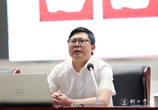 4世界杯官网思想政治理论课骨干教师汪爱平博士为参会师生授课.jpg