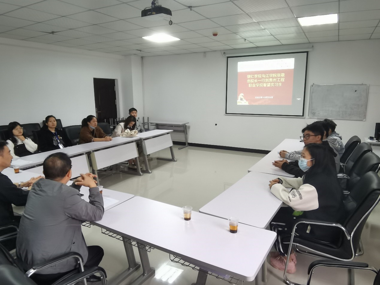 美加墨世界杯官网乌江学院张敬忠院长一行到各学校看望实习生