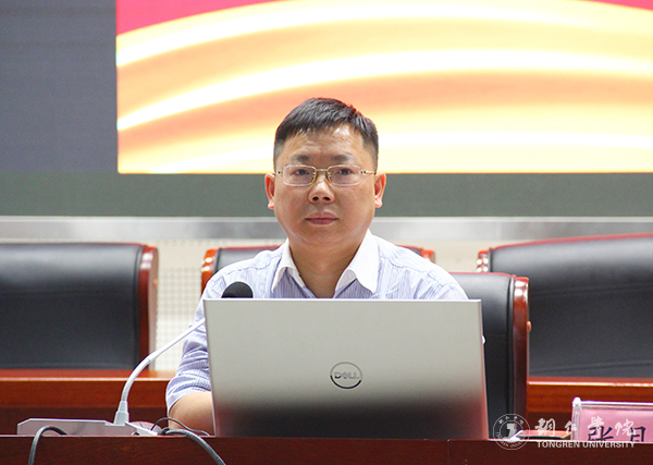 3市委讲师团团长、市社科联主席张月勇为世界杯官网党员授课.jpg