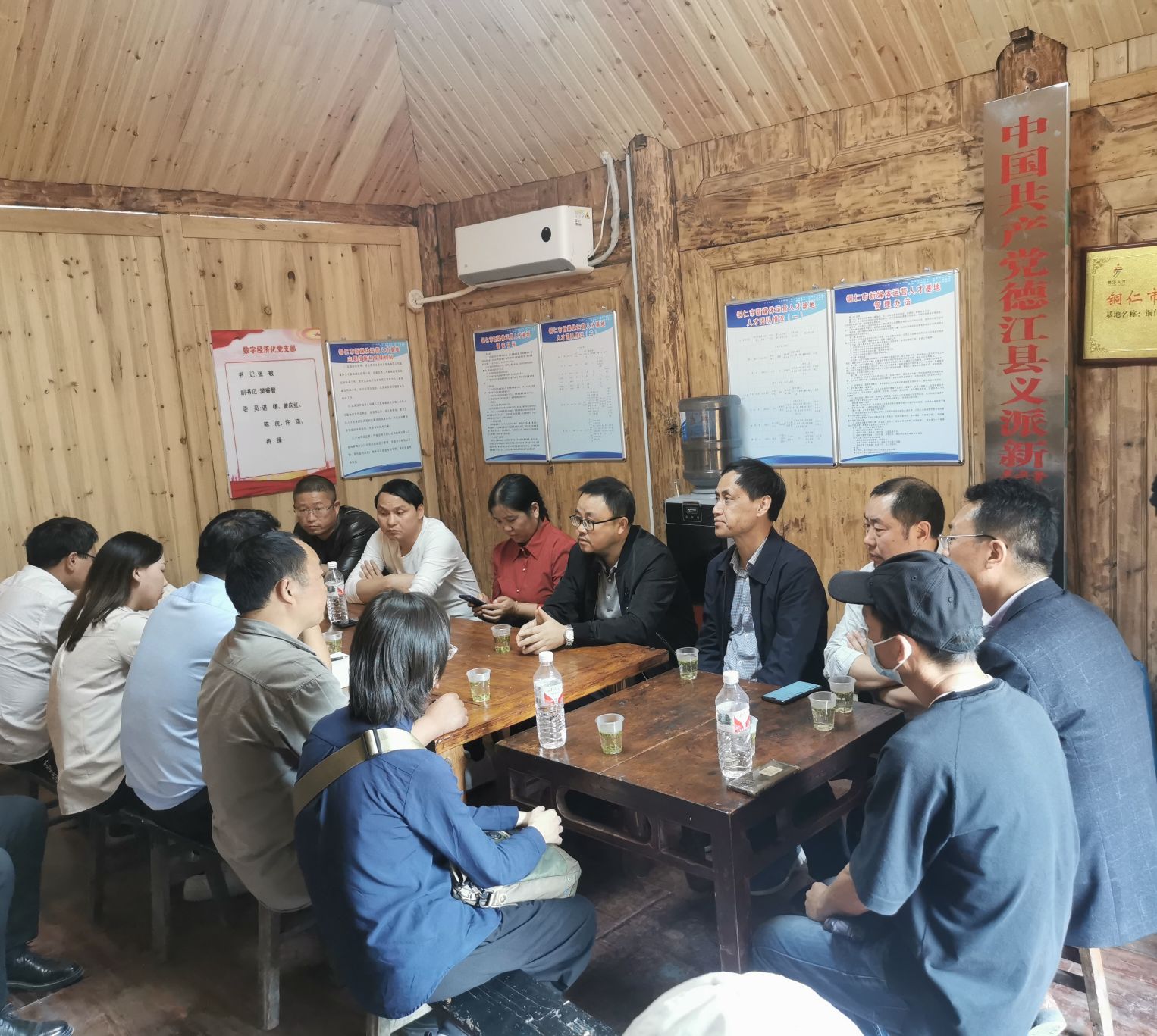 美加墨世界杯官网艺术学院、乌江学院联同到德江县共和镇焕河村开展居民建筑文化调研活动