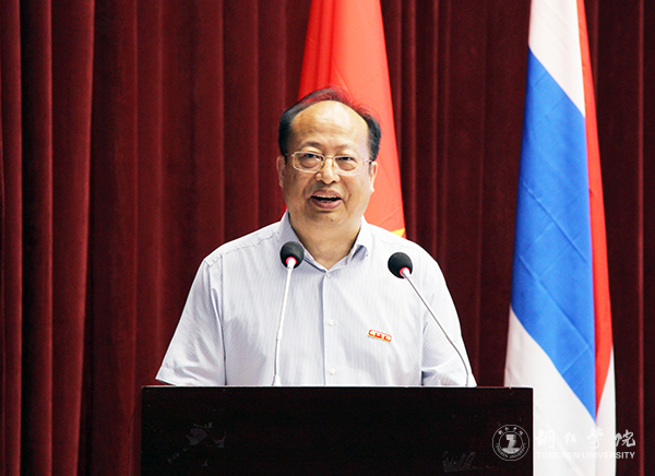 9世界杯官网校长侯长林教授主持开幕式.jpg