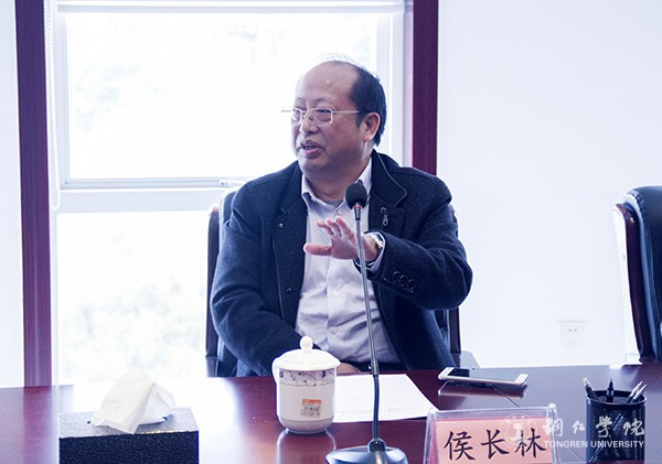 3党委副书记、校长侯长林讲话.jpg